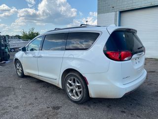 2020 Chrysler Pacifica Limited - Exterior Rear Left Corner Image